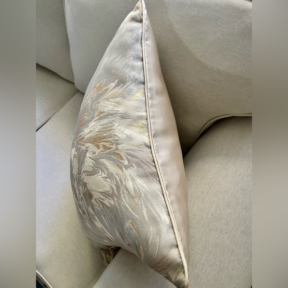 Luxury Champagne and gold waves glam pillow. Size 22x 22 inch - Picture 10 of 10